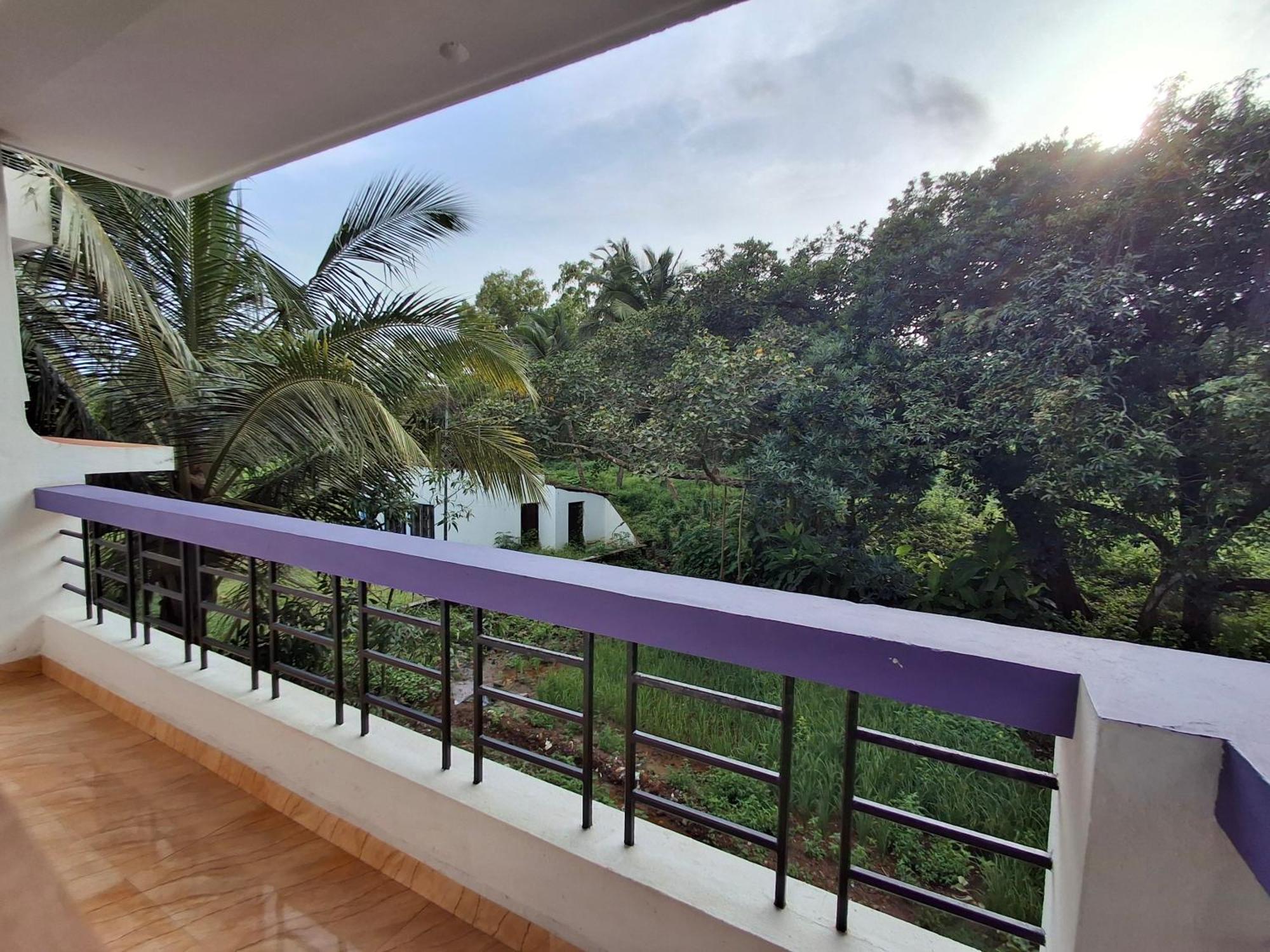 Lobo'S Guesthouse Cavelossim Exterior foto